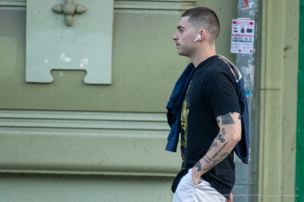 Rzeźba tatuażu - kruk i żaglówka na dole nogi faceta - 17.09.2020 - 8