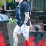 Rzeźba tatuażu - kruk i żaglówka na dole nogi faceta - 17.09.2020 - 2