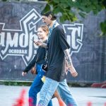 Tatuaż bransoletka z wzorem i małymi rysunkami na lewą rękę młodego mężczyzny - 17.09.2020 - 7