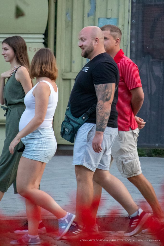 Tatuaż rękawa z lasem i ptakami w locie na ramieniu mężczyzny - 17.09.2020 - 3