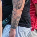 Tatuaż rękawa z lasem i ptakami w locie na ramieniu mężczyzny - 17.09.2020 - 5