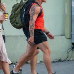 Duży tatuaż z kwiatami na ramieniu mężczyzny - 17.09.2020 - 3