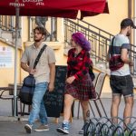 Tatuaż z portretem na nodze i twarzą Jezusa na piersi dziewczyny - 17.09.2020 - 1