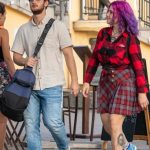 Tatuaż z portretem na nodze i twarzą Jezusa na piersi dziewczyny - 17.09.2020 - 3