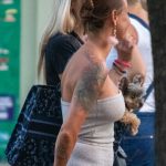 Tatuaż kwiatowy - usta i napisy na łopatce i dłoni kobiety - 17.09.2020 - 1