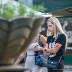 Tatuaż korona i diamenty z napisami na ciele kobiety - 17.09.2020 - 10