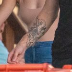 Tatuaż z wężem na wewnętrznej powierzchni prawego ramienia faceta - 17.09.2020 - 2