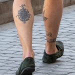 وشم تكبل - وردة البوصلة والبوصلة على ساق الرجل - شارع الوشم - وشم الشارع - 09/21 / 2020-2