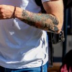 وشم مع تنين بأسلوب شرقي على ذراع رجل شارع وشم شارع وشم -09 / 21 / 2020-3