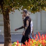 رجلان يحملان وشماً على الوجه وشم شارع الجسم وشم شارع 09/21 / 2020-10