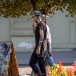 رجلان يحملان وشماً على الوجه وشم شارع الجسم وشم شارع 09/21 / 2020-11