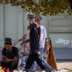 رجلان يحملان وشماً على الوجه وشم شارع الجسم وشم شارع 09/21 / 2020-12