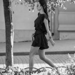 وشم صغير به أزهار على الرسغ الأيسر لفتاة - وشم شارع وشم-شارع -09.21.