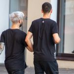 كم وشم بالورود على الذراع اليمنى لشاب شاب - وشم شارع وشم - 09/21 / 2020-3