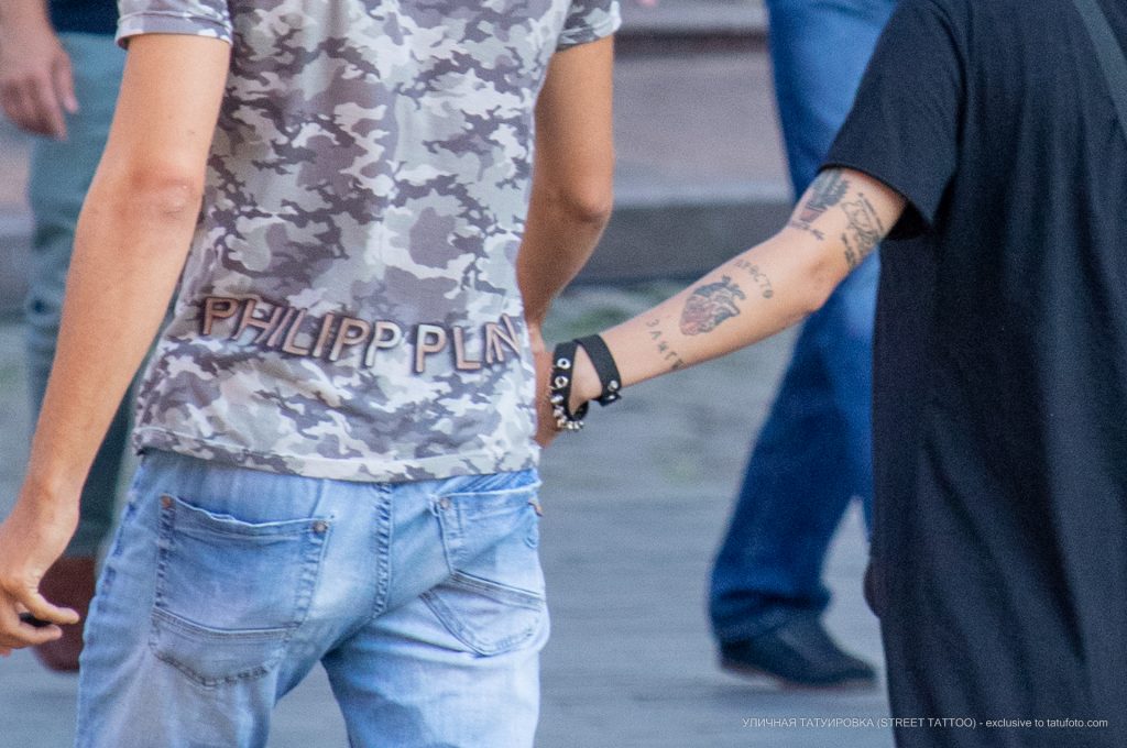 وشم القلب والصبار على يد الفتاة - وشم الشارع - وشم الشارع - 21.09.2020 - 2