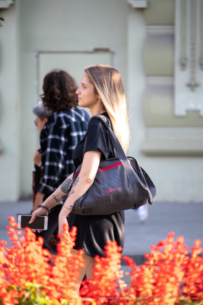 وشم اللانهاية والدائرة على يد الفتاة - وشم الشارع - وشم الشارع - 09/21 / 2020-1