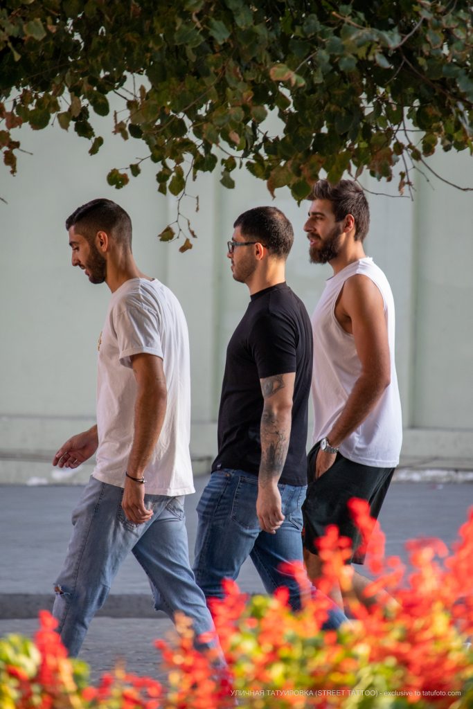 وشم طيور الغابة والعينين على ذراع الرجل - شارع وشم - وشم شارع - 09.21.2019