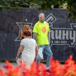 وشم الساعة الرملية على الرقبة والوجه المخيف على ذراع الرجل - وشم الشارع - وشم الشارع - 09/21 / 2020-5