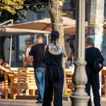 وشم أسود مع فروع شجرة جافة على يد الفتاة - وشم الشارع - وشم الشارع - 21.09.2019