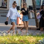 صورة وشم لرجل يحمل سيجارًا في أسفل ساق فتاة صغيرة - وشم شارع - وشم شارع - 21.09.