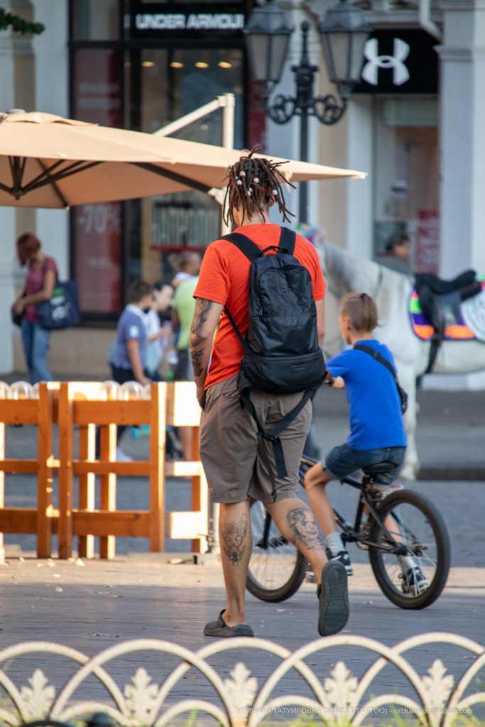 وشم قط مصري مع خنفساء ومهرج أسفل ساق الرجل - شارع وشم - وشم شارع - 21.09.2019