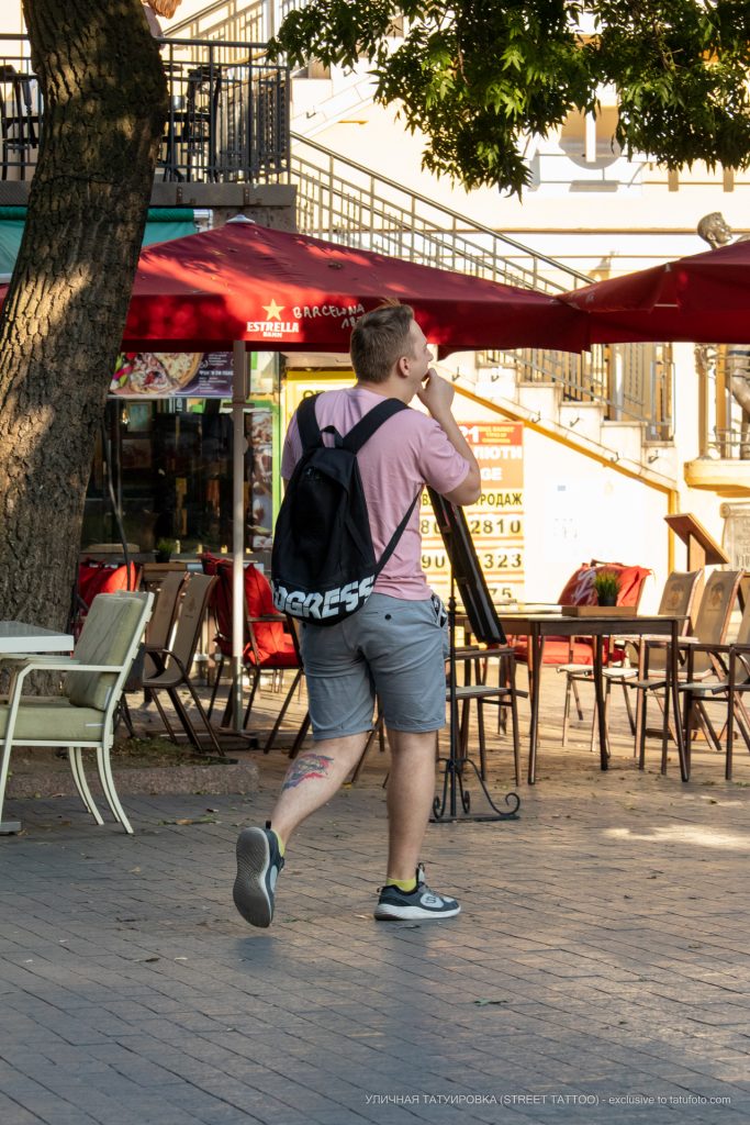 وشم بالون ولون ضربات الفرشاة على الساق اليسرى للرجل - وشم الشارع - وشم الشارع - 09/21 / 2020-1