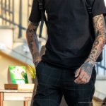 وشم فراشة على رقبة وشم أسود على ذراع رجل - وشم شارع وشم - 21.09.