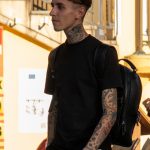 وشم فراشة على رقبة وشم أسود على ذراع رجل - وشم شارع وشم - 21.09.