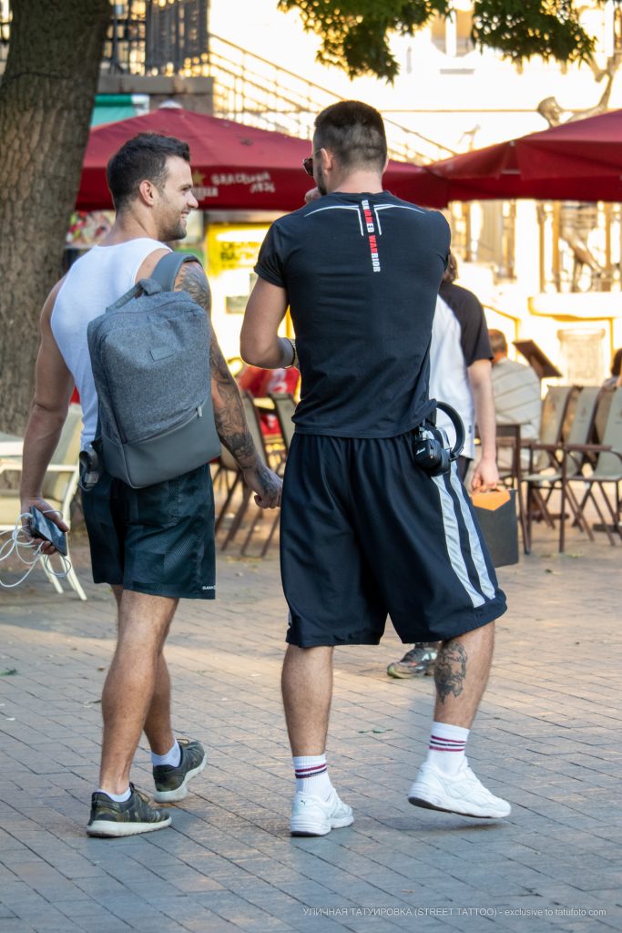 كم وشم مع ريش وبوصلة للرجل - وشم شارع وشم - 09/21 / 2020-1