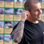 كم وشم بأزهار وشجرة نخيل على ذراع رجل - وشم شارع وشم - 09/21 / 2020-2