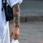 وشم قناع الأفعى والشيطان على ذراع فتاة آسيوية - وشم الشارع - وشم الشارع - 21.09.2020 - 2