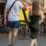 غيوم ريح وشم وأزهار أسفل ساق الرجل - وشم شارع وشم - 09/21 / 2020-3