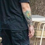 وشم مصباح الشارع وصورة على ذراع الرجل - وشم الشارع - وشم الشارع - 09/21 / 2020-3