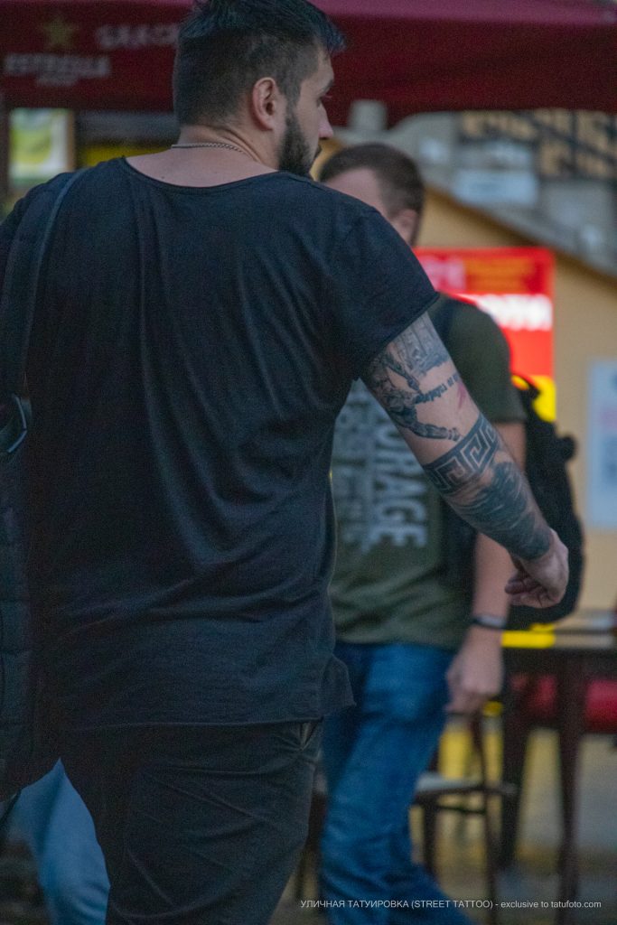 كم وشم على ذراع رجل - وشم شارع وشم - 09/21 / 2020-1