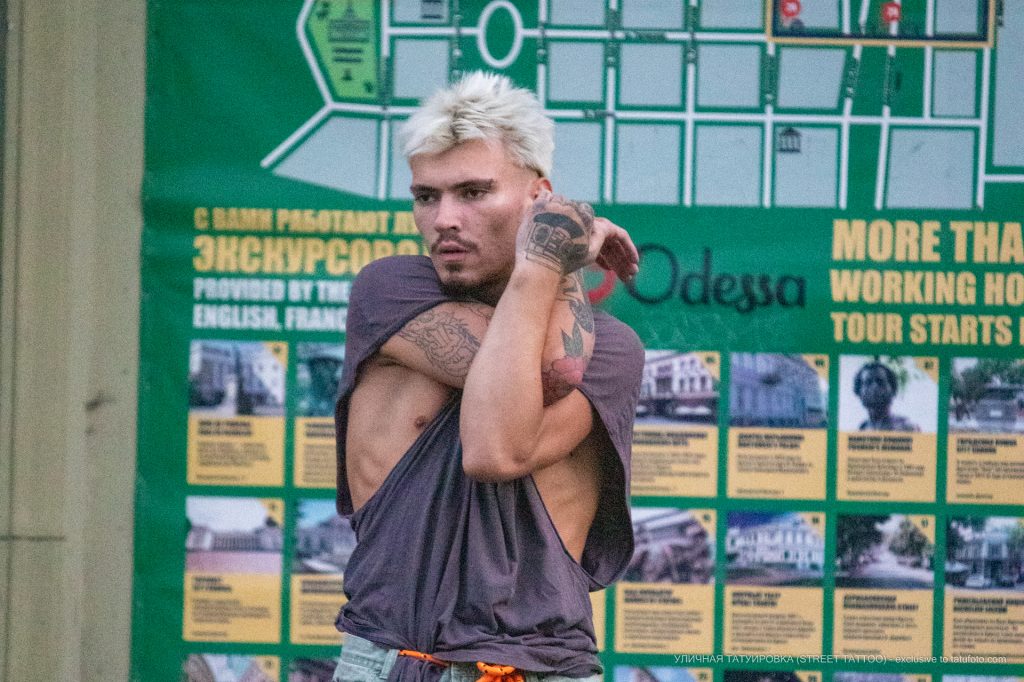 مسجل شريط الوشم على قبضة الرجل - وشم الشارع - وشم الشارع - 09/21 / 2020-2