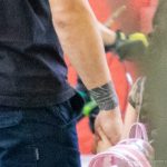 سوار أسود موشوم على المعصم الأيمن لرجل - وشم الشارع - 22/09/2020 - 4