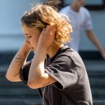 وشم PUNK و ATB بعلامة $ على يد فتاة متزلج - وشم الشارع - 22/09/2020 - 4