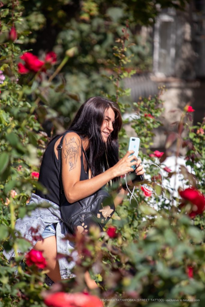 وشم مع بومة ثعلب وقطة على كتف الفتاة بخطوط - وشم الشارع - 22/09 / 2020-6