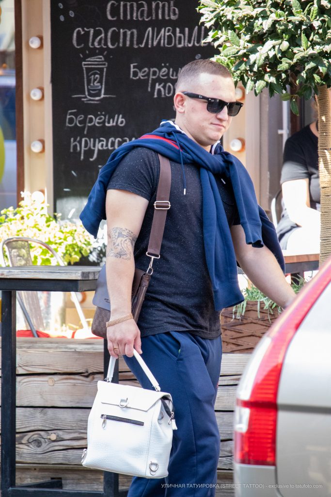 نمط الماوري في وشم على منحنى ذراع الرجل - وشم الشارع - 09/22 / 2020-2