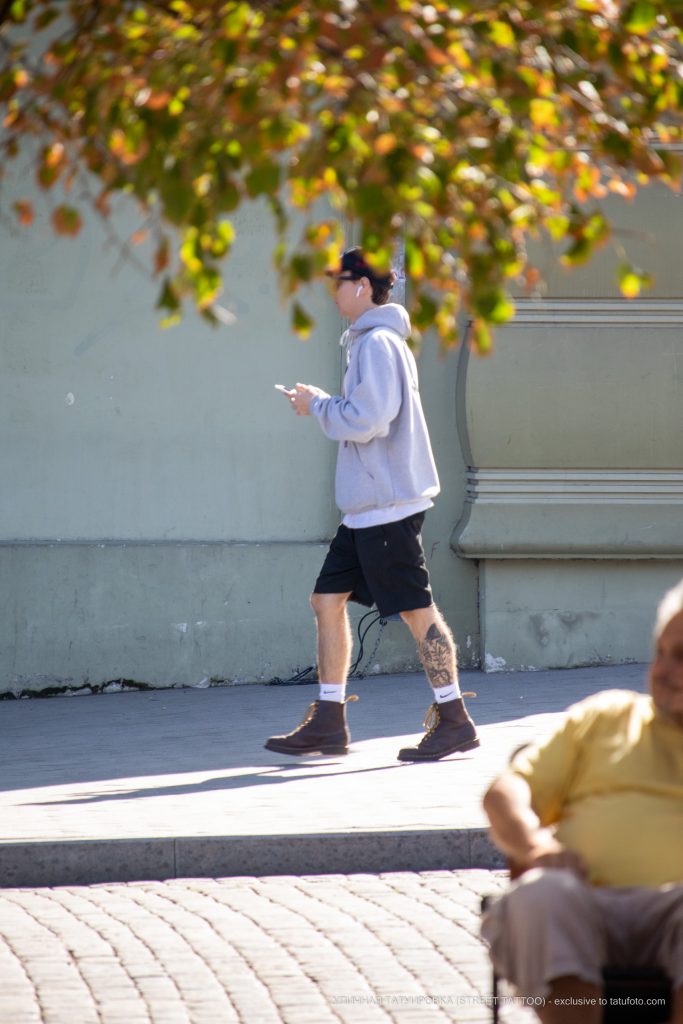 وشم Henpoke أسفل ساق الرجل - وشم الشارع - 22/09/2020 - 1