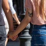 وشم الطائر الطنان على يد الفتاة - وشم الشارع - 09/22 / 2020-2