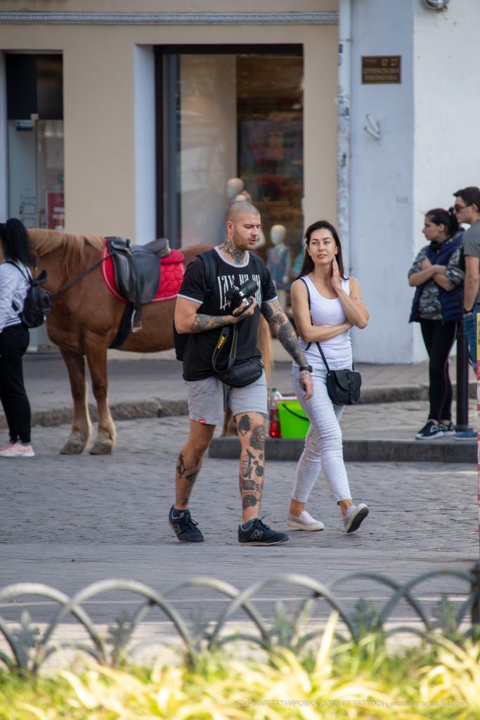 جمجمة النمر وشم ابتسامة على رقبة الرجل - وشم الشارع –9 / 22 / 2020-1