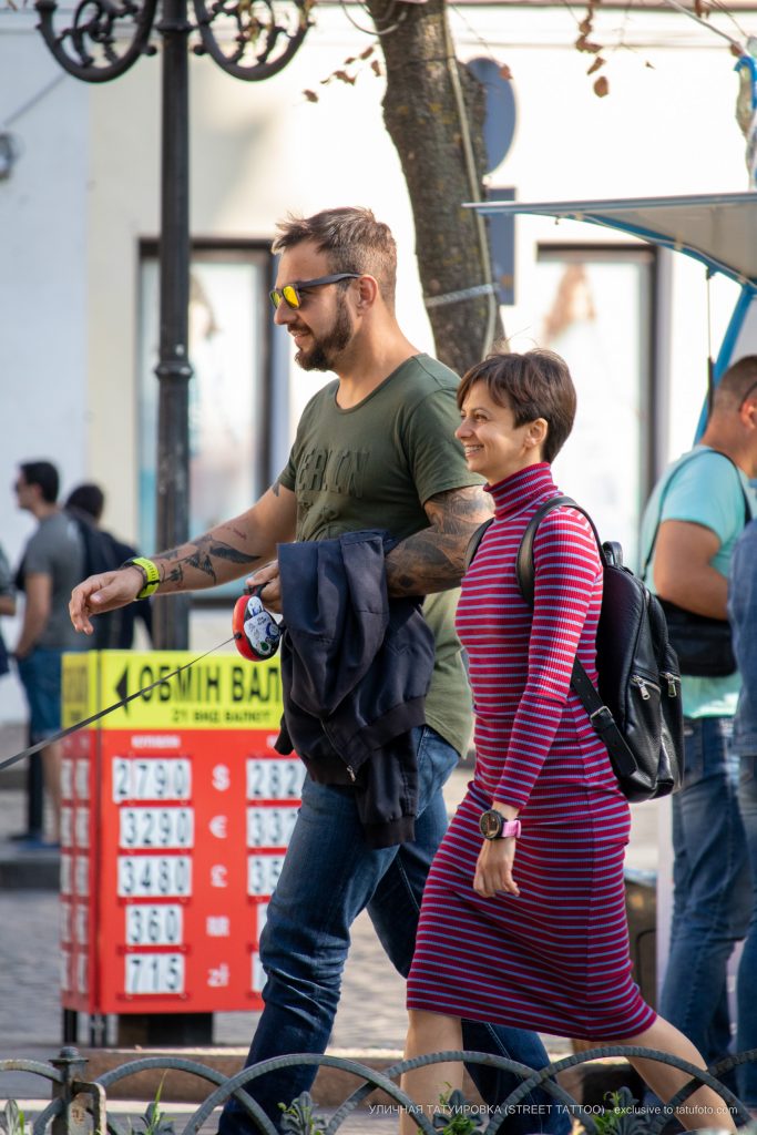 وشم مع ابتلاع على ذراع الرجل - وشم الشارع - 22/09/2020 - 8