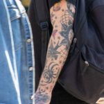 وشم العنكبوت والعثة يبتلعان ذراع الرجل - وشم الشارع - 22/09/2020 - 2