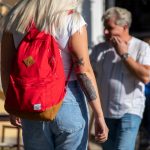 وشم الثعبان الأسود والأحمر على ذراع الفتاة - وشم الشارع - 9/22 / 2020-4