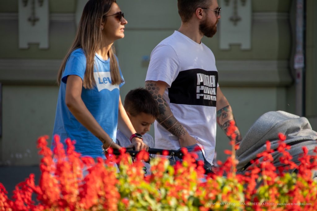 مثلث الجمجمة وشم العين على ذراع الرجل - وشم الشارع - 09/22 / 2020-1