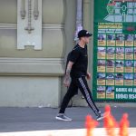 وشم مع زهرة ورياح على ذراع الرجل - وشم الشارع - 09/22 / 2020-3