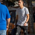 وشم محارب بسيف في يديه على يد رجل - وشم الشارع - 09/22 / 2020-3