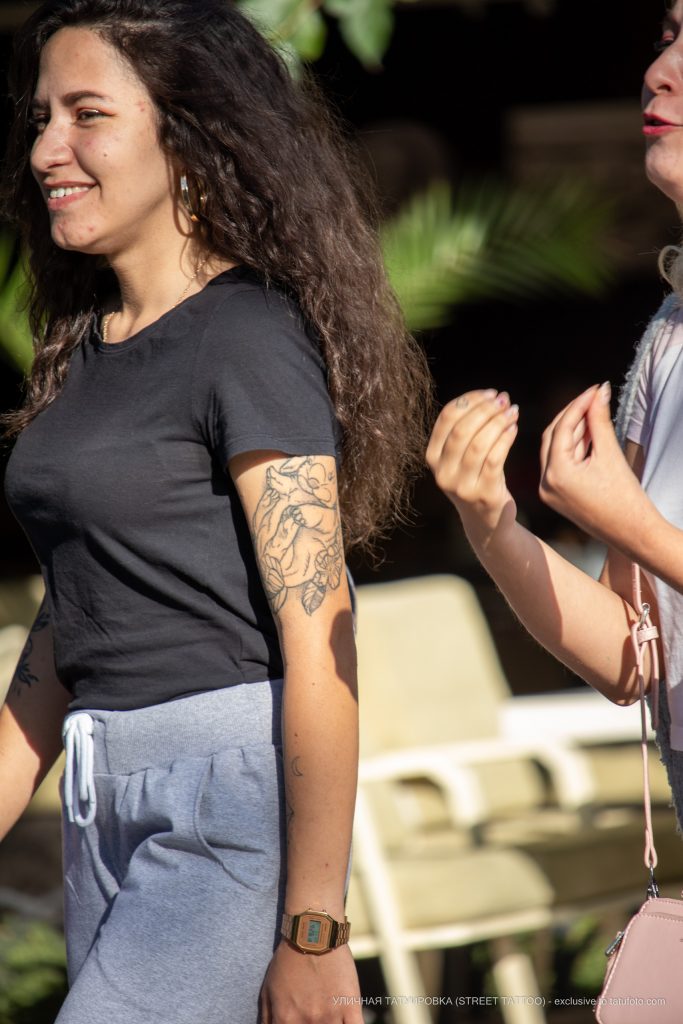 وشم بأرنب على يد الفتاة - وشم شارع - 22/09/2020 - 2