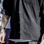 وشم الأسلاك الشائكة على ذراع الرجل - وشم الشارع - 09/22 / 2020-4